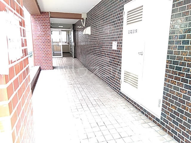 27/30 エントランス