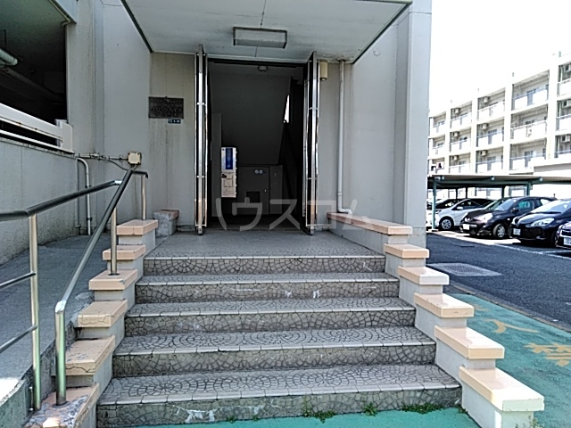 21/30 エントランス
