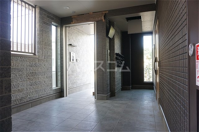 28/30 エントランス