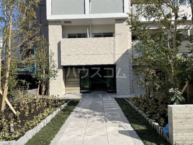 21/30 エントランス