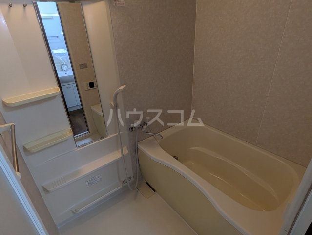 13/30 浴室