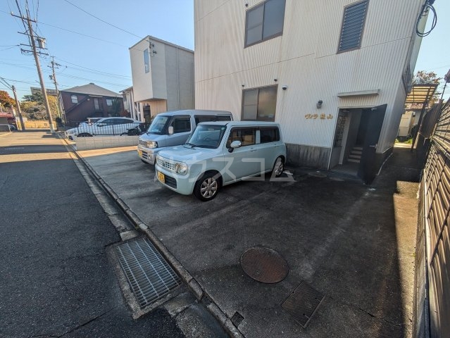 28/30 駐車場