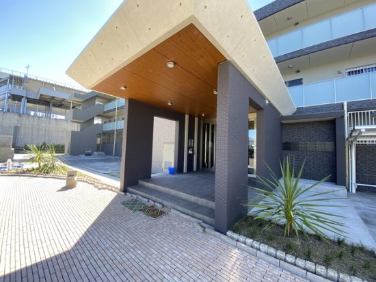 17/27 エントランス