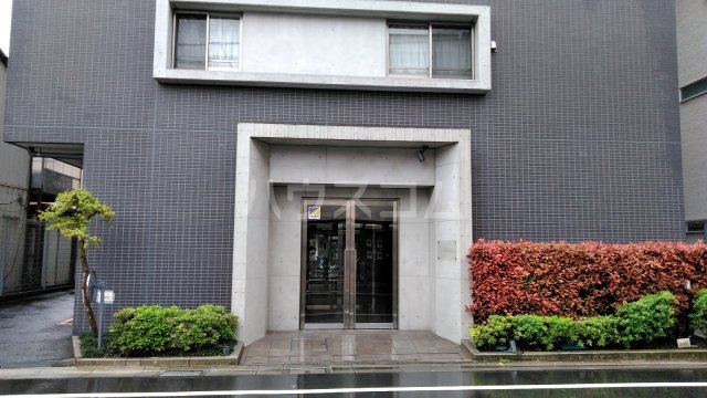 27/30 エントランス