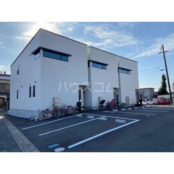 14/18 駐車場