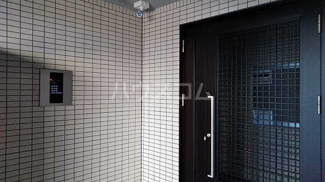 28/30 エントランス