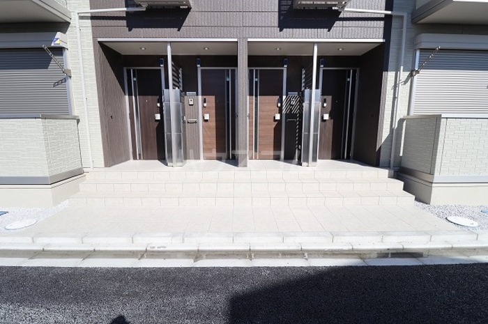 18/30 エントランス