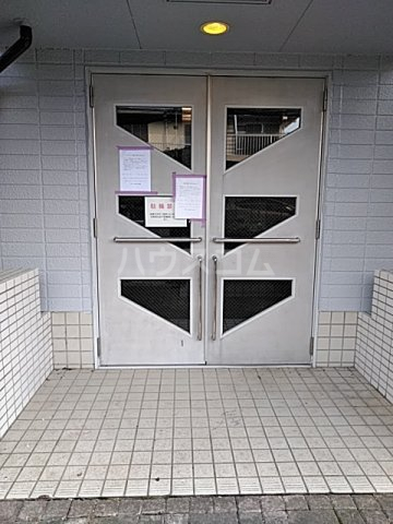 23/30 エントランス