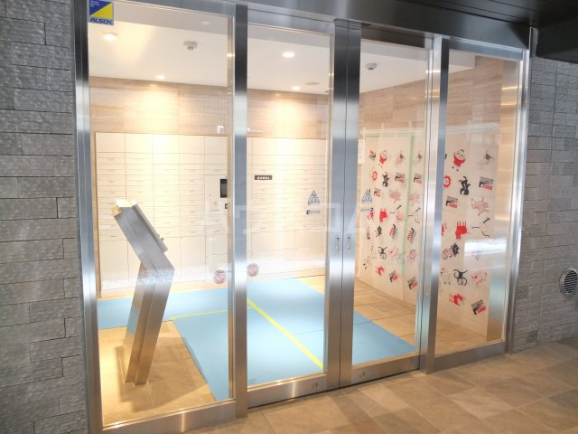 26/30 エントランス