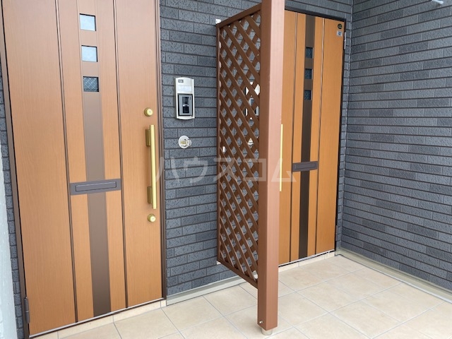 23/30 エントランス