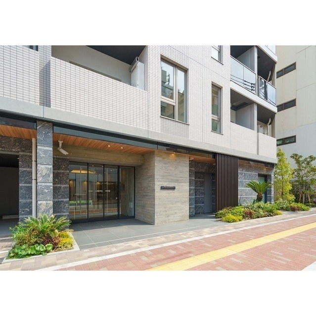 19/23 エントランス