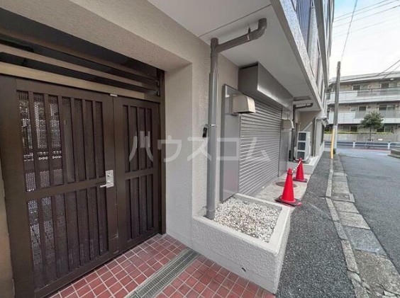 15/23 エントランス