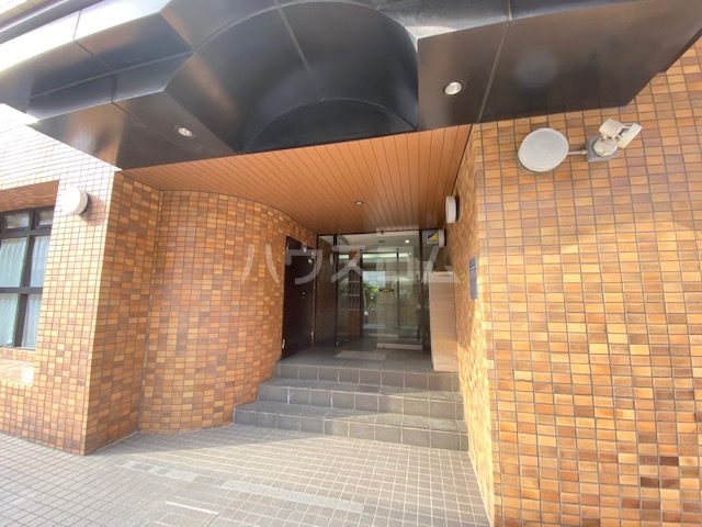 27/30 エントランス