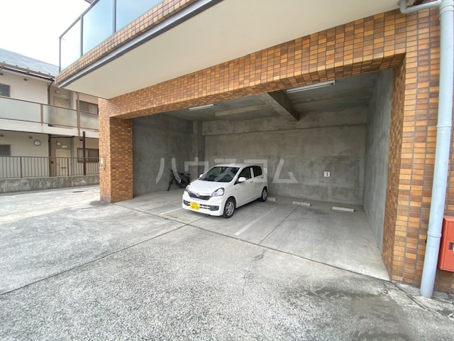 28/30 駐車場