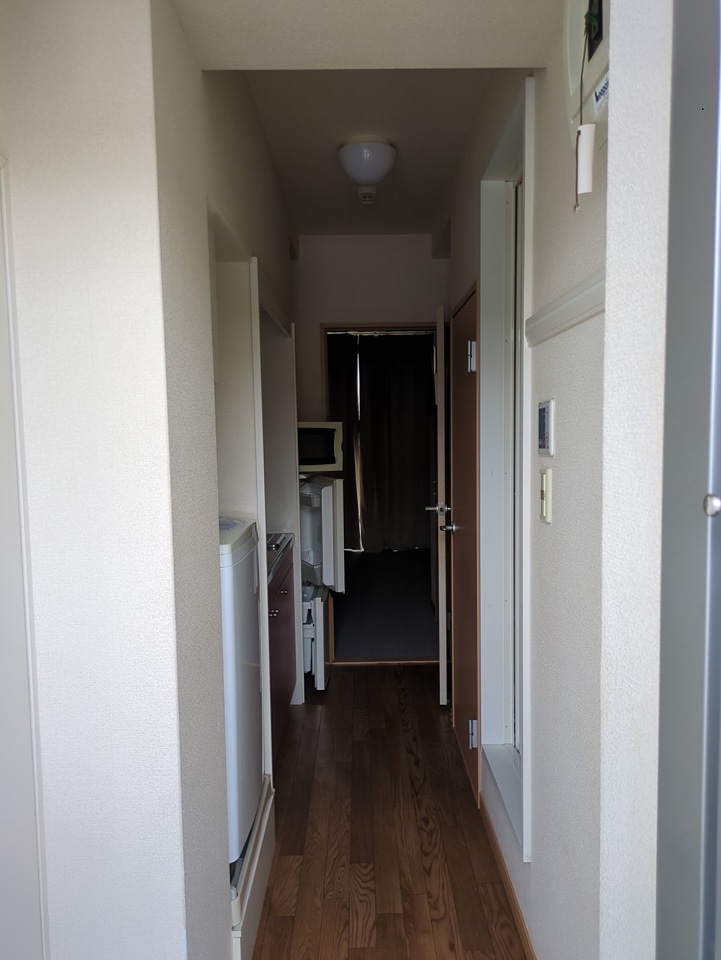 23/27 エントランス