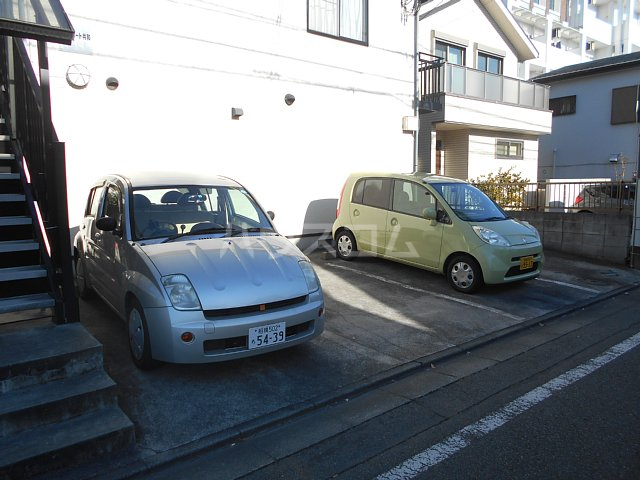 25/27 駐車場