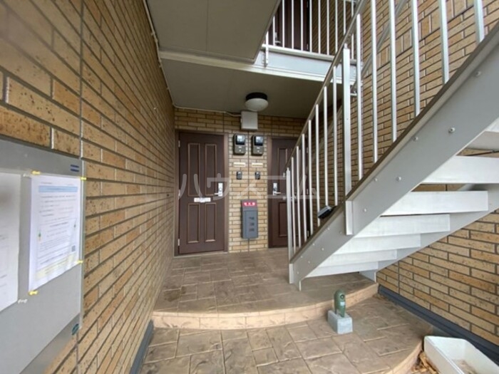 27/30 エントランス