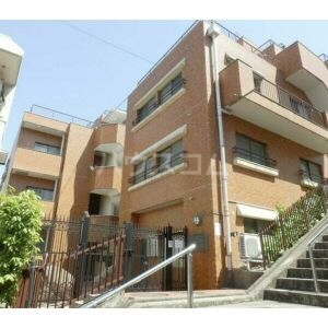 16/23 エントランス