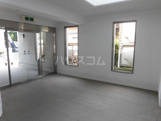 28/30 エントランス