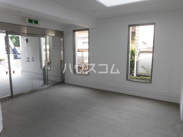 24/28 エントランス