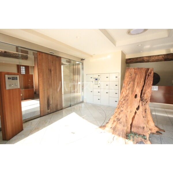 16/20 エントランス