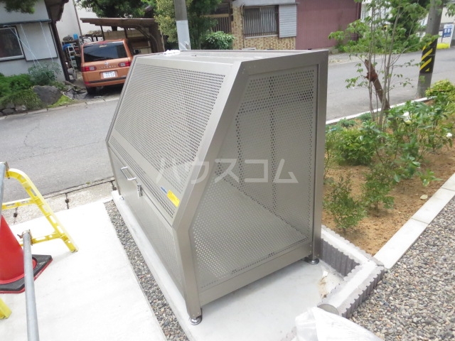 16/17 エントランス