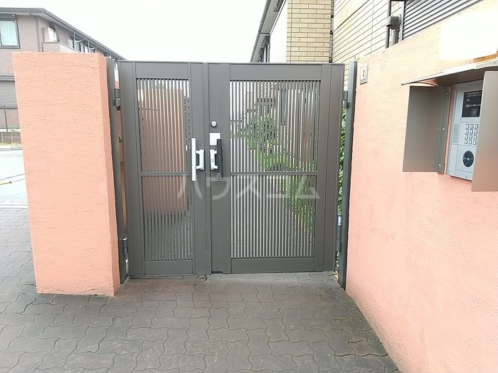 26/30 エントランス