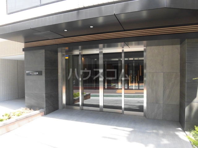 28/28 エントランス