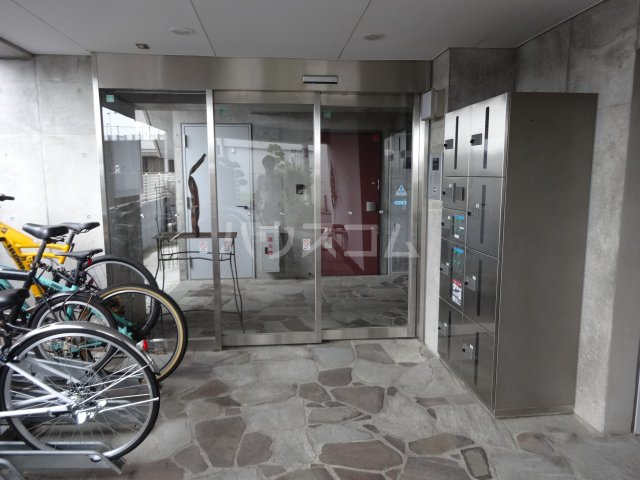 21/30 エントランス