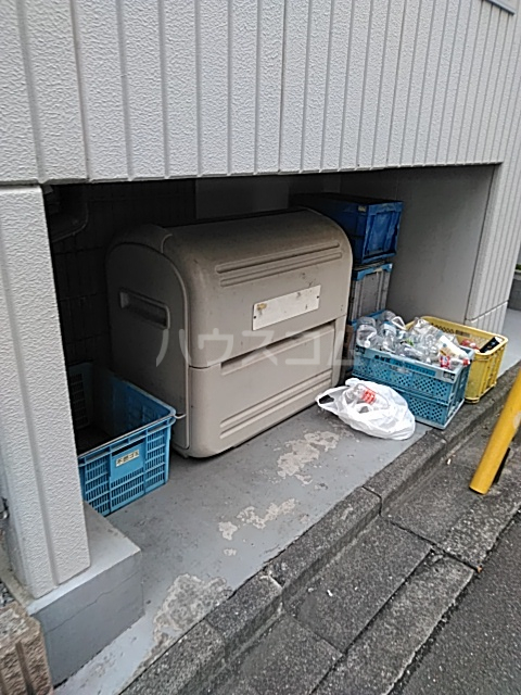 24/30 エントランス