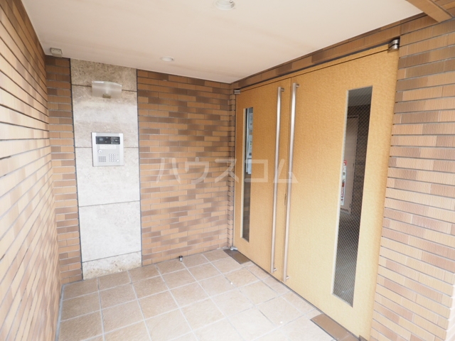 21/30 エントランス