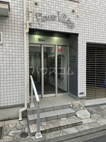 18/23 エントランス