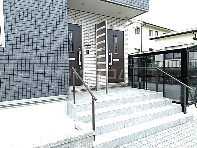 24/30 エントランス