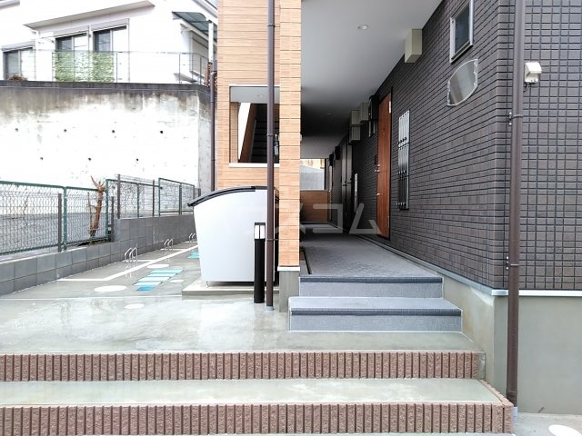 28/30 エントランス