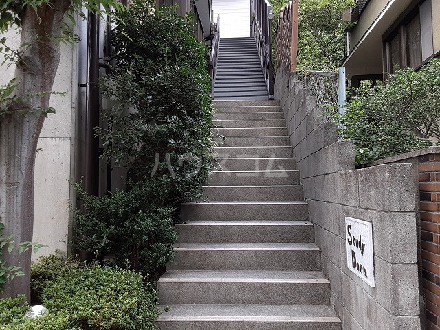 2/4 エントランス