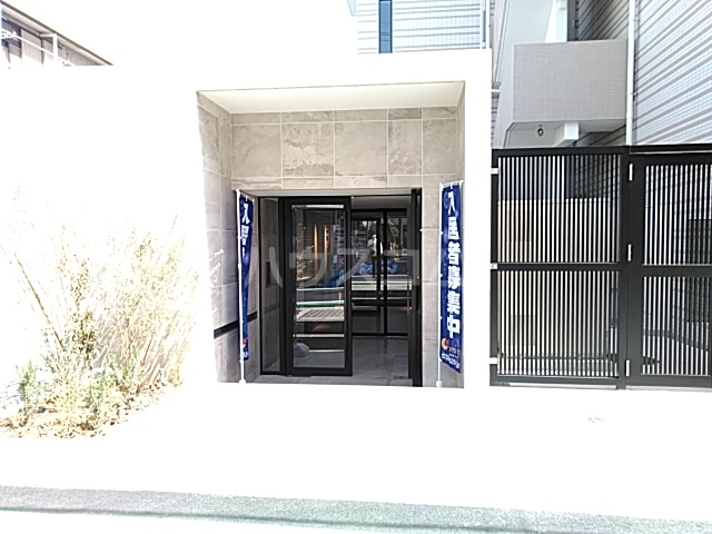27/30 エントランス