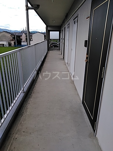 23/30 エントランス