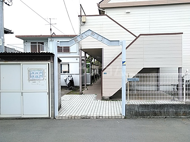 18/28 エントランス