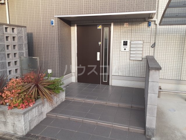 27/30 エントランス