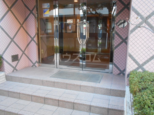 28/30 エントランス