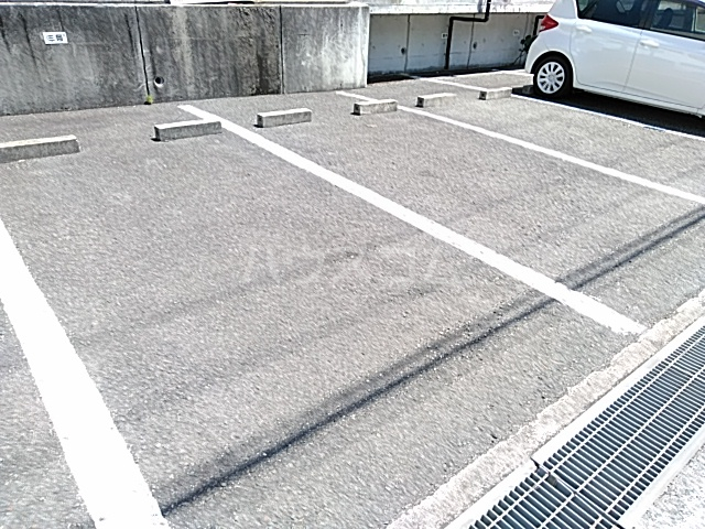 22/30 駐車場