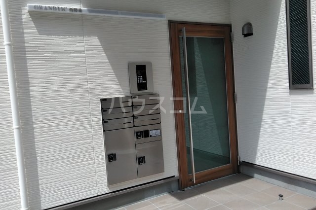 23/26 エントランス