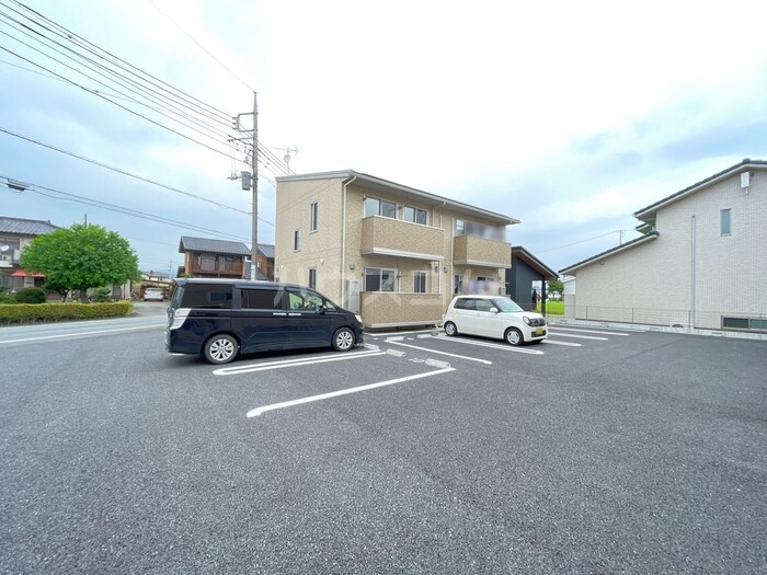 17/28 駐車場