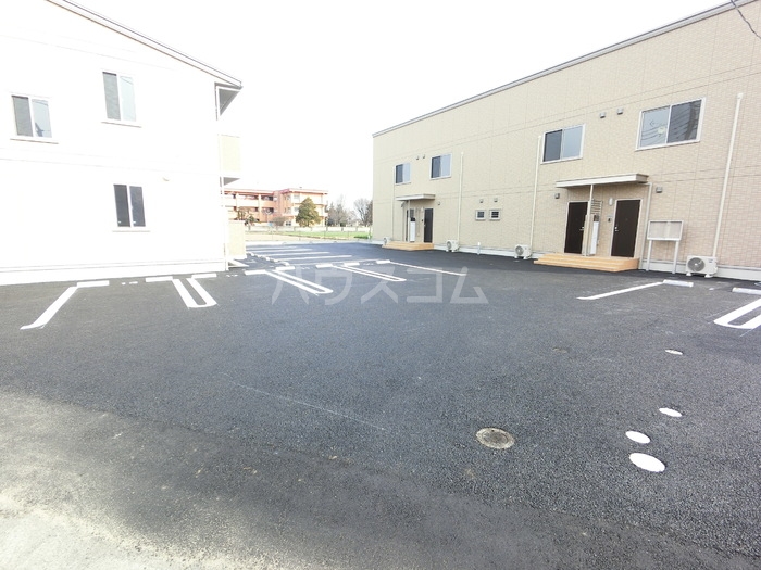 18/28 駐車場