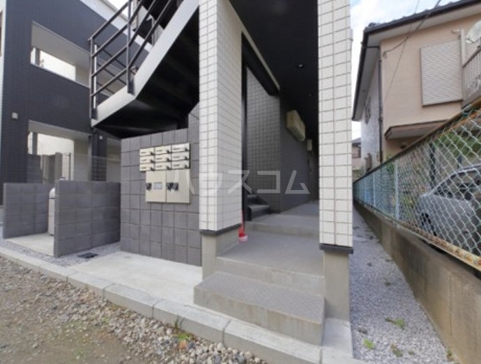 26/30 エントランス