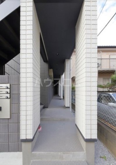 27/30 エントランス