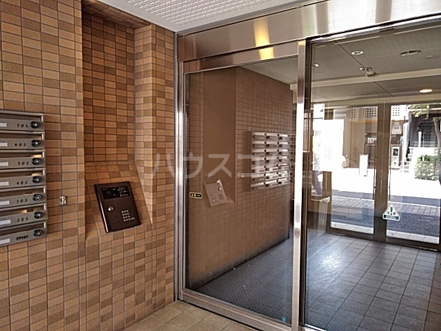 23/29 エントランス