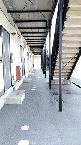 27/30 エントランス