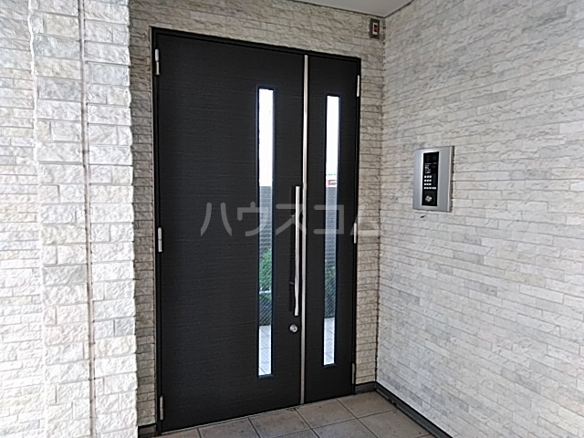 26/30 エントランス