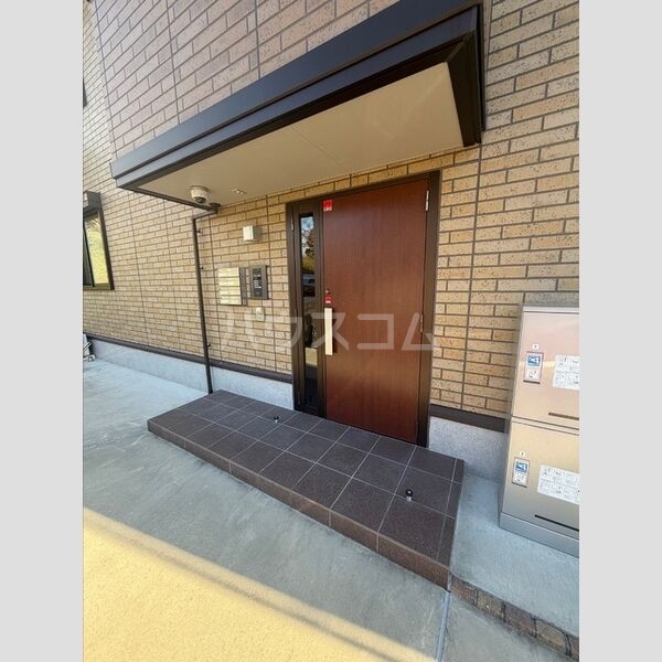 5/5 エントランス